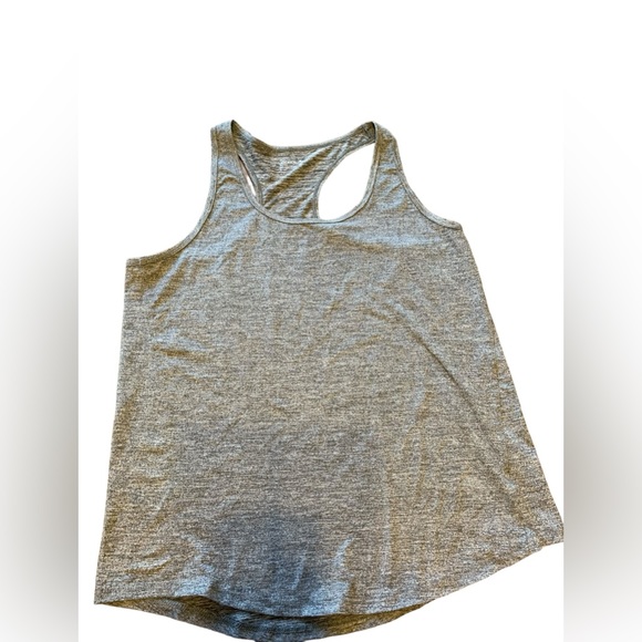 🖤ALL 4 $15.00 + Shipping Workout/Running Women Bundle of 4 Tops for price of 1! - Picture 4 of 9